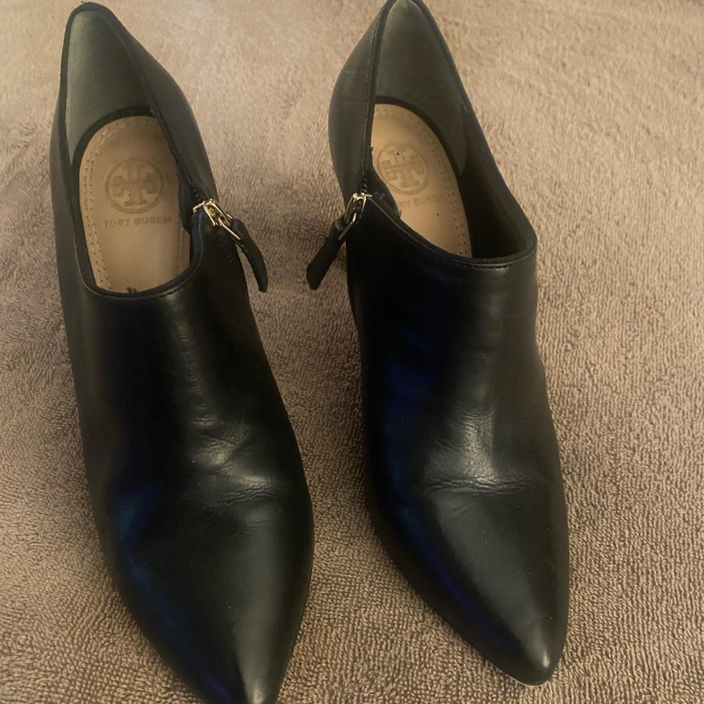 Tory Burch size 8 black